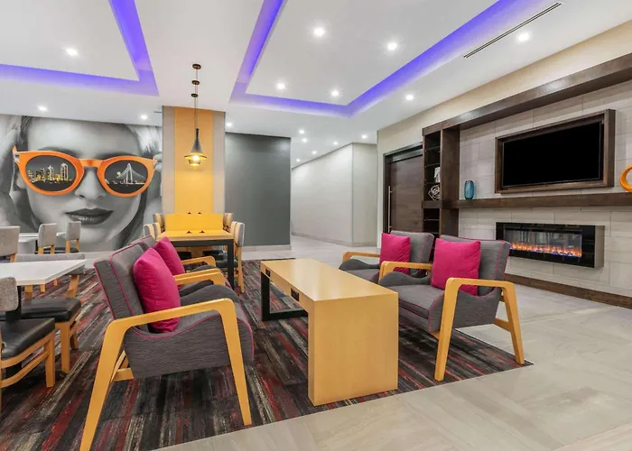 La Quinta Inn & Suites By Wyndham Lewisville