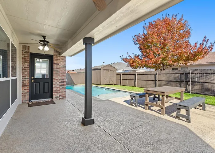 Spacious 5-Bedroom Villa In Welcoming Burleson With Wifi, Ac