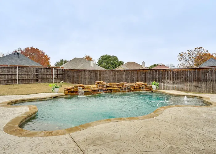 Group-Friendly Burleson Getaway W/ Outdoor Oasis
